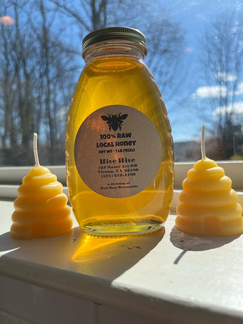 A Raw (not pasteurized) Wildflower variety that comes from northern Virginia. Light in color and possessing a rollercoaster of flavor that is layered with subtle complexity. Contains trace pollen, propolis, and other impurities that make this variety good for combating season allergies.